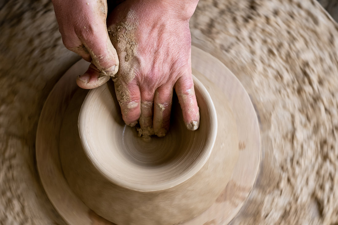 Gebrannte Erde - Die weltbewegende Geschichte der Keramik